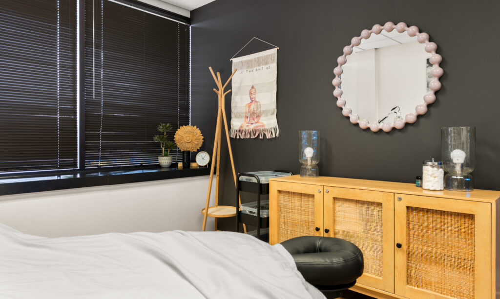 Element Q Healing Acupuncture Therapy Room